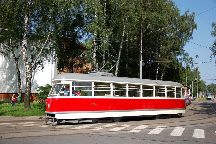 528